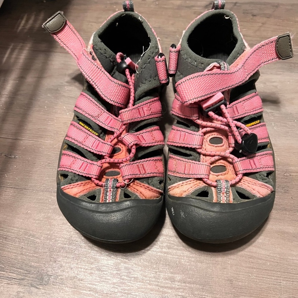Keen kids hiking boots
